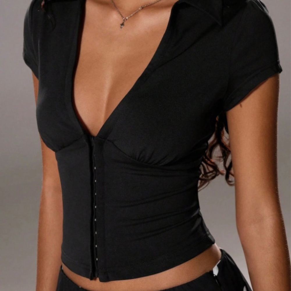Black Hook-and-Eye Fitted V-Neck Button Down Top